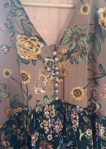 Düğmeli V Yaka Çiçekli Uzun Bohem Elbise - Görsel 2