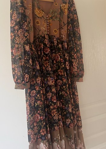 Düğmeli V Yaka Çiçekli Uzun Bohem Elbise - Görsel 4