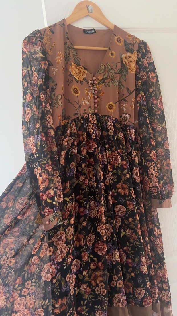 Düğmeli V Yaka Çiçekli Uzun Bohem Elbise - Görsel 5