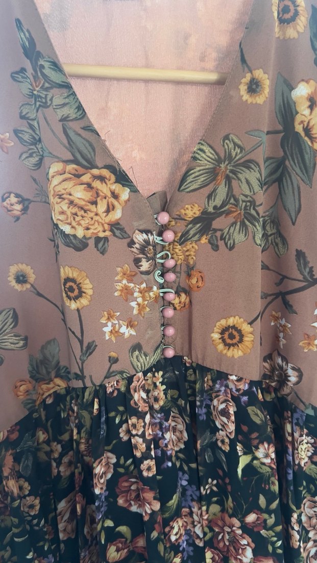 Düğmeli V Yaka Çiçekli Uzun Bohem Elbise - Görsel 2