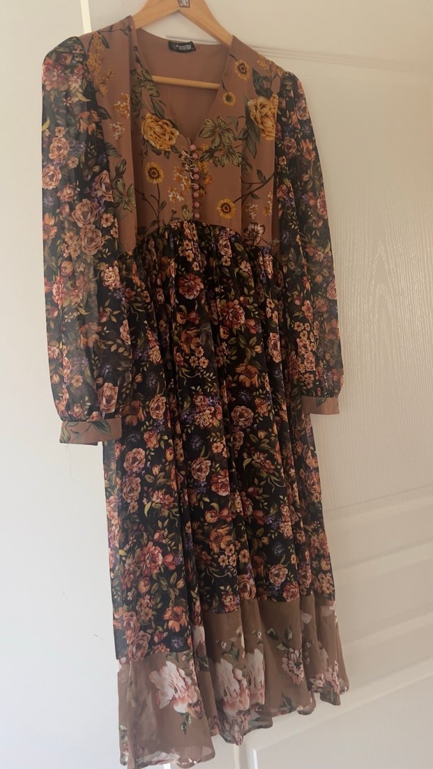 Düğmeli V Yaka Çiçekli Uzun Bohem Elbise - Görsel 4