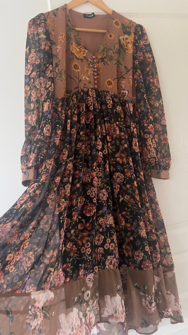 Düğmeli V Yaka Çiçekli Uzun Bohem Elbise - Görsel 3