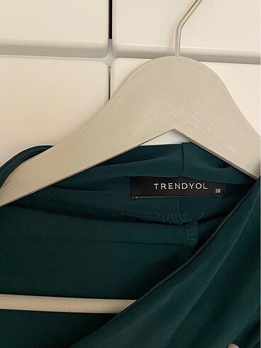 Trendyolmilla yırtmaçlı elbise - Görsel 3