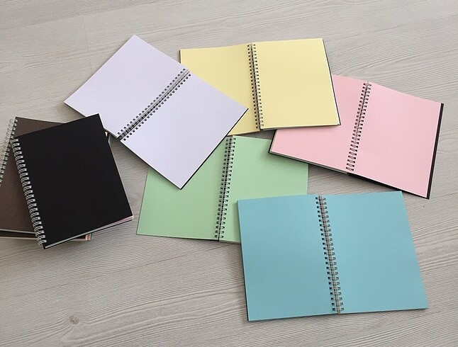 Renkli yapraklı defter