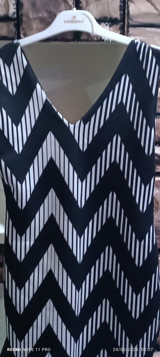 Kadın Siyah Çizgili V Yaka Pilili Kalem Elbise - Görsel 3