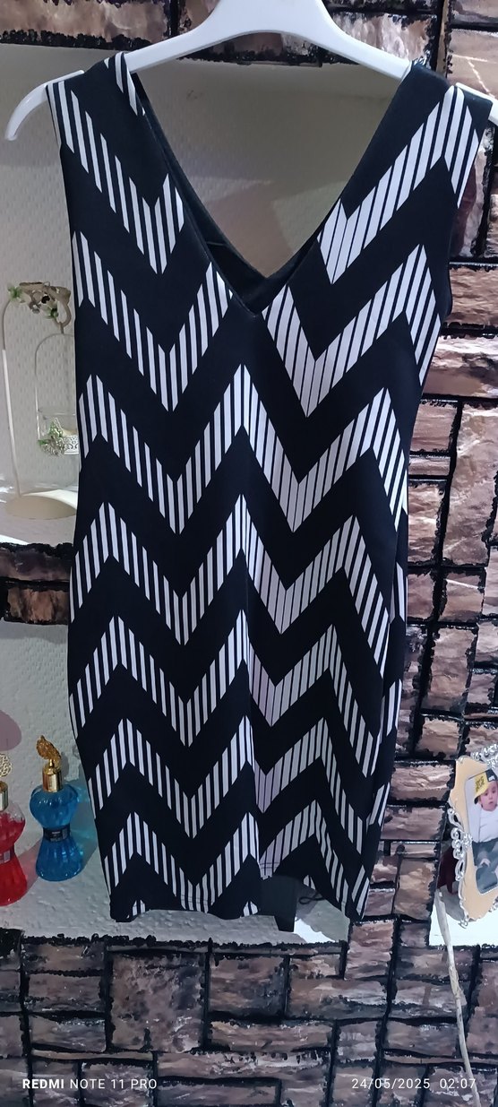 Kadın Siyah Çizgili V Yaka Pilili Kalem Elbise - Görsel 2