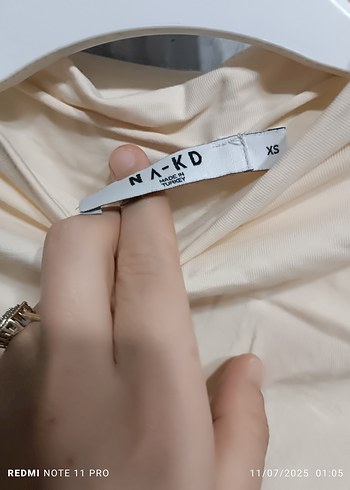 Bej Drapeli Yüksek Yakalı Uzun Elbise - Görsel 5