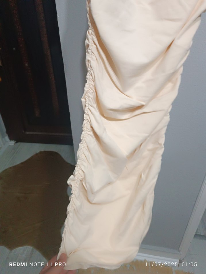 Bej Drapeli Yüksek Yakalı Uzun Elbise - Görsel 2