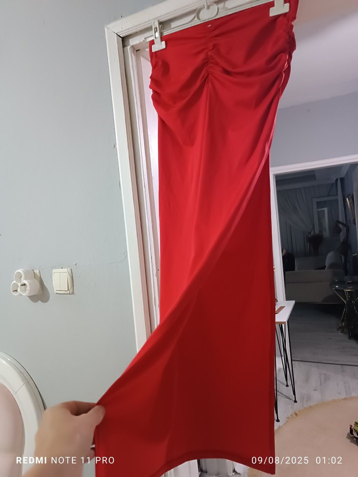 Kırmızı Drapeli Uzun Straplez Etek - Görsel 3