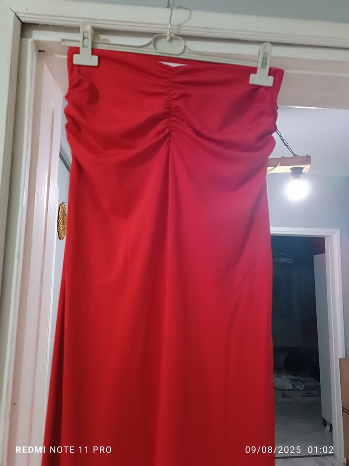 Kırmızı Drapeli Uzun Straplez Etek - Görsel 2