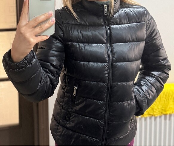 s Beden Mango siyah şişme mont
