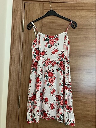 İnce askılı mini elbise