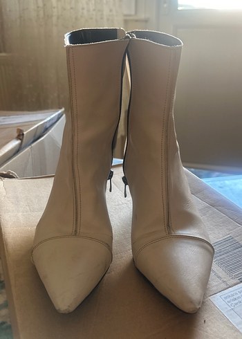 Bej Deri Stiletto Topuklu Kadın Bot