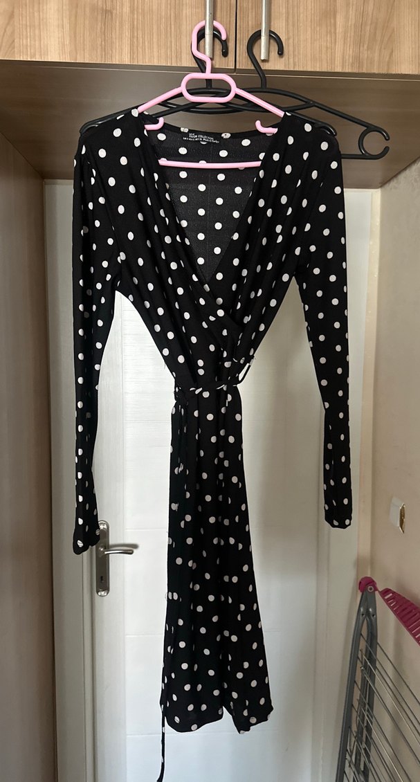 Puantiye Desenli Siyah Midi Elbise - Görsel 2