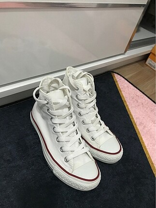 Beyaz converse