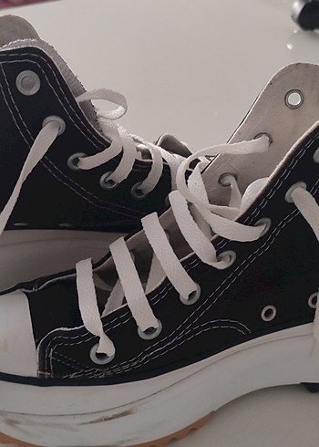Converse Siyah Beyaz Bağcıklı Kadın Spor Ayakkabı