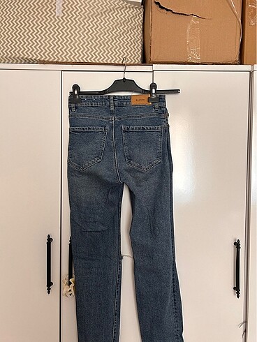 34 Beden mavi Renk Stradivarius jean