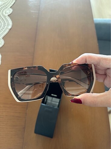 prada güneş gözlüğü