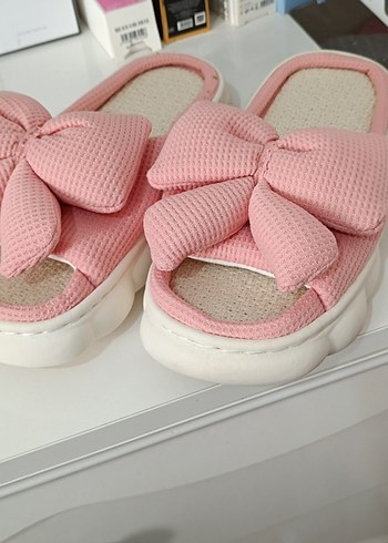 Pembe Fiyonklu Kadın Dolgu Topuk Terlik