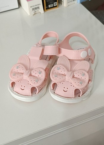 Pembe Fiyonk Detaylı Kız Çocuk Terlik