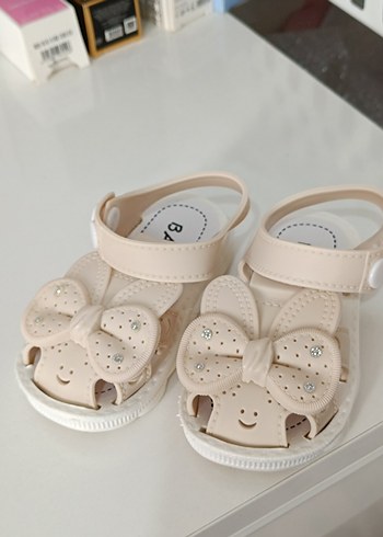 Kız Çocuk Beyaz Fiyonklu Lastik Sandalet