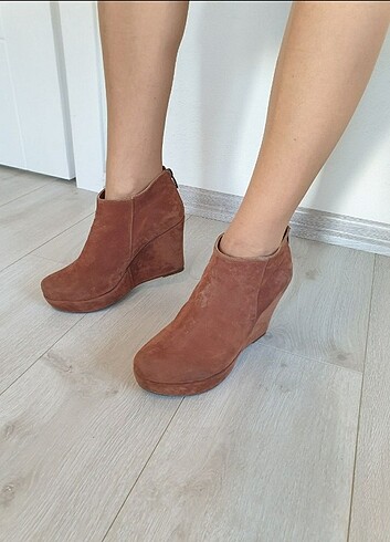 Nine West Taba bot