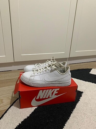 Nike Sneaker