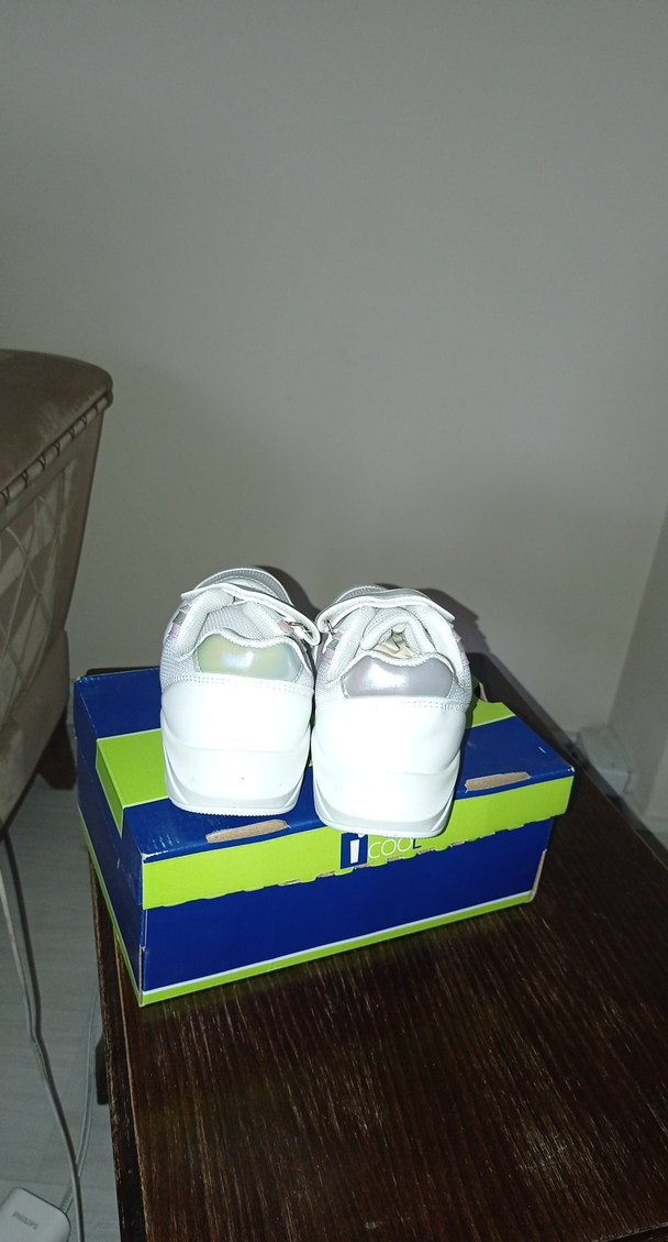 Kız Çocuk Beyaz Cırt Cırtlı Spor Ayakkabı - Görsel 4