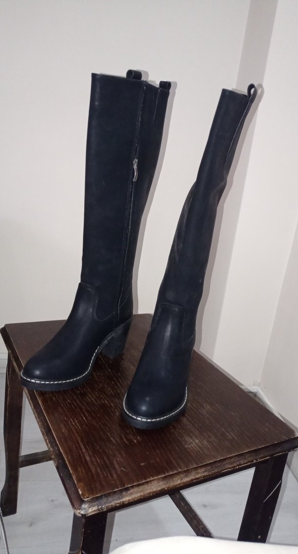 Siyah Süet Tokalı Dizüstü Blok Topuklu Çizme - Görsel 4