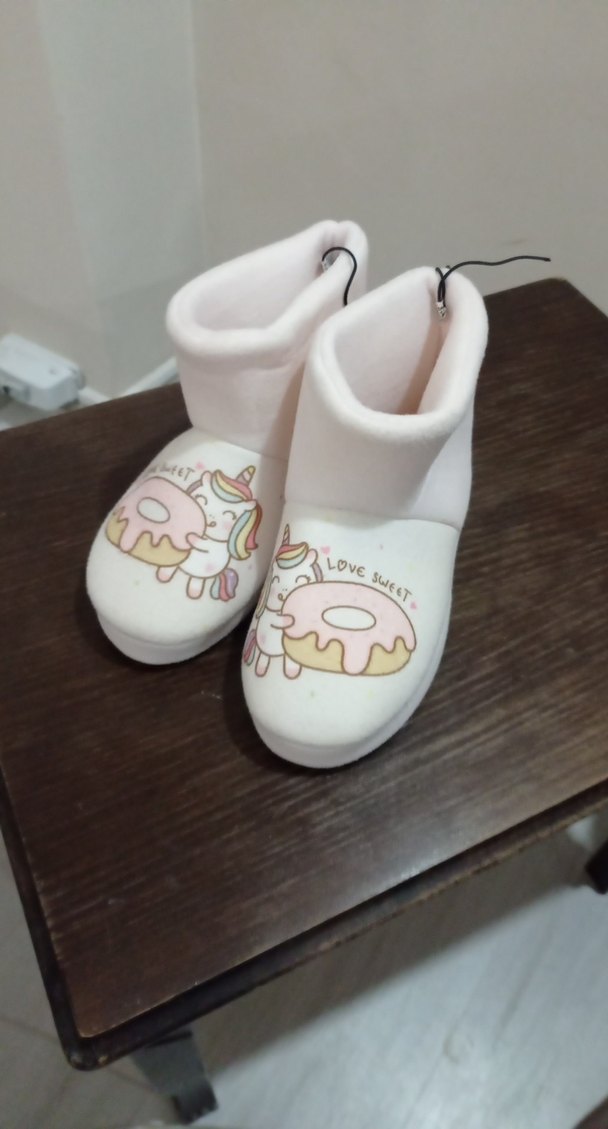 Kız Çocuk Beyaz Unicorn Baskılı Puff Terlik - Görsel 3