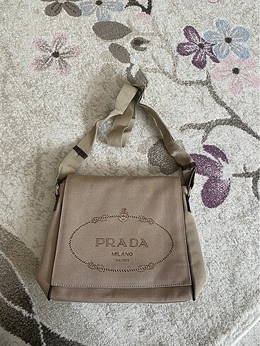 Prada Çapraz kol çantası
