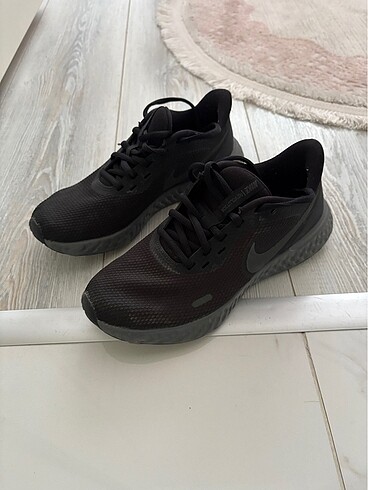 Siyah nike
