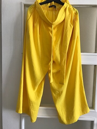 Zara marka sarı renk pantolon