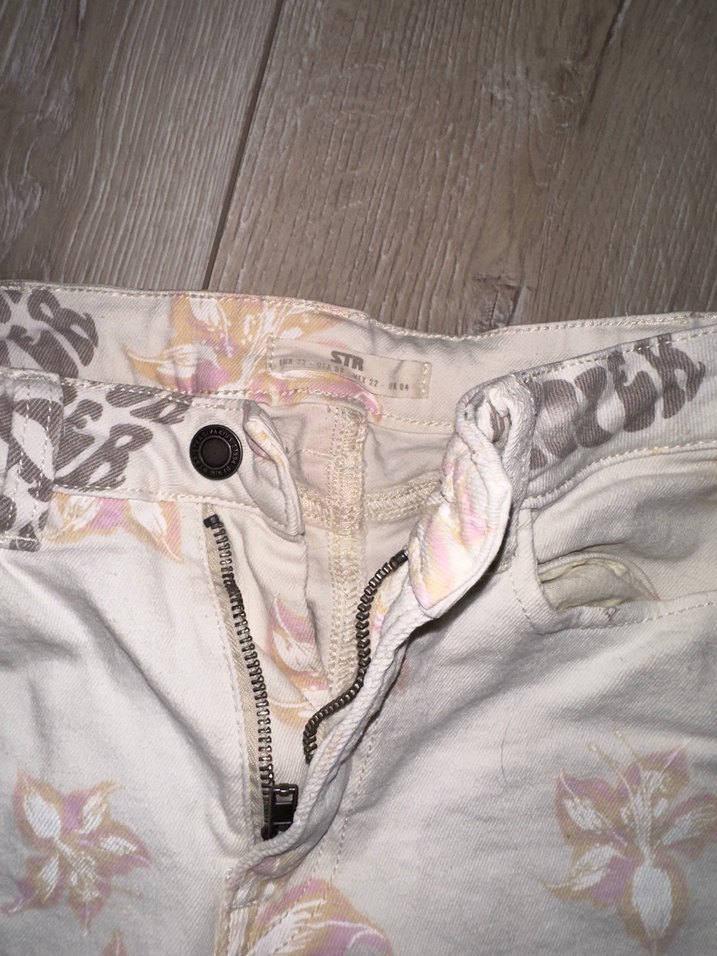 Stradivarius Çiçek Desenli Crop Jean — görsel 5/6