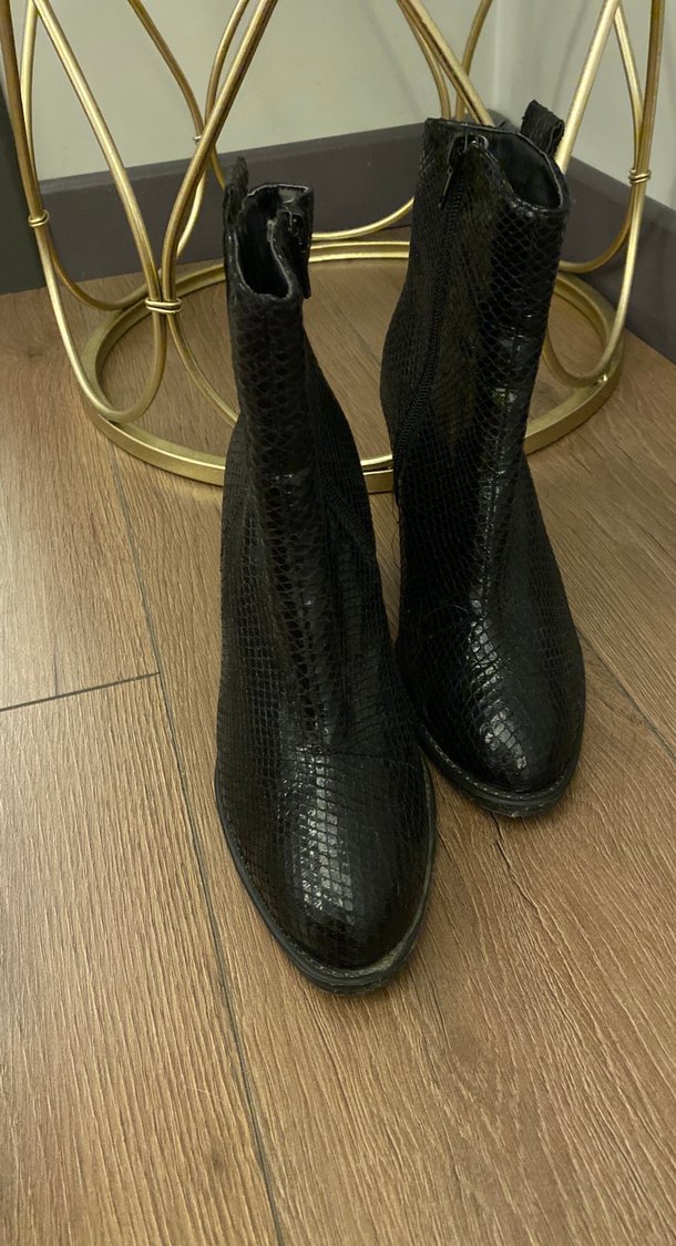 Siyah Yılan Desenli Kadın Topuklu Bot - Görsel 3