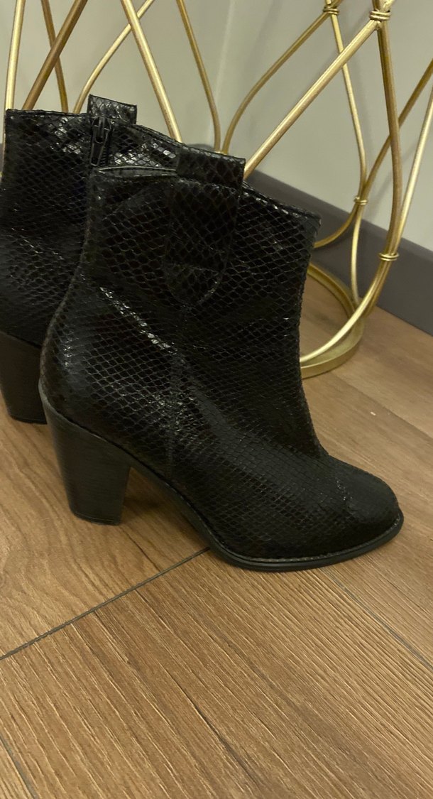 Siyah Yılan Desenli Kadın Topuklu Bot - Görsel 2