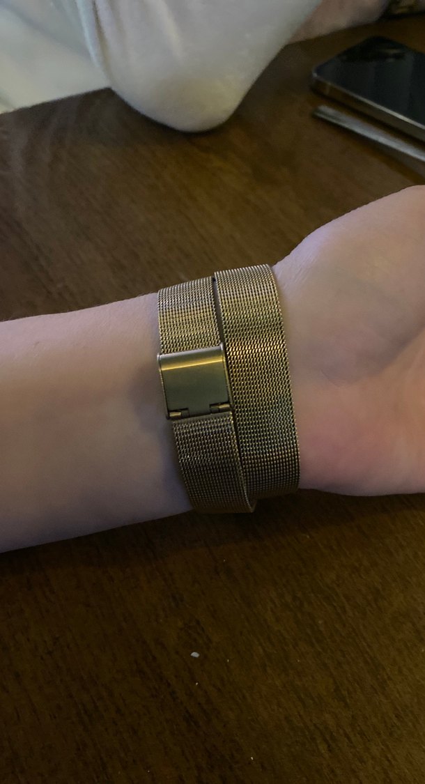 Altın renkli kadın saat, kemerli tasarım - Görsel 2