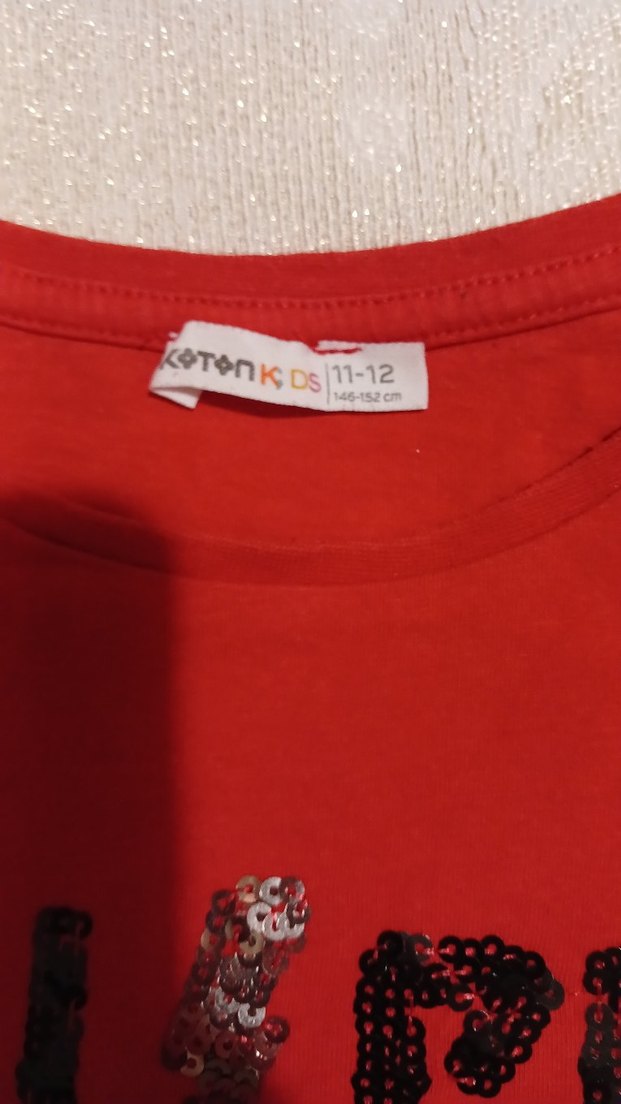 Kız Çocuk Parlak Pul Detaylı Kırmızı Tişört - Görsel 3