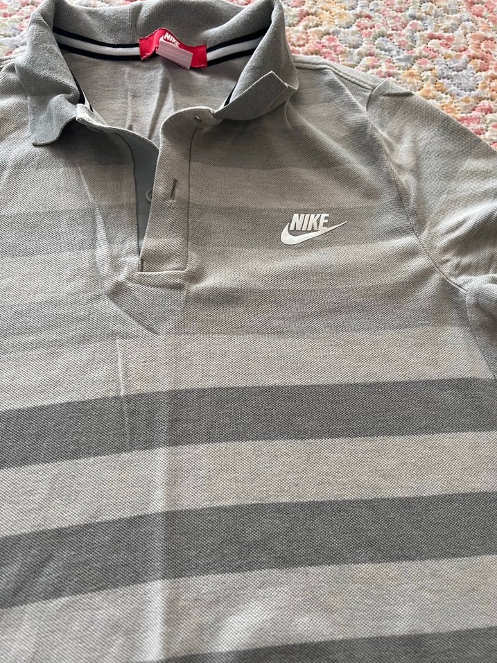 Nike Gri Çizgili Polo Tişört — görsel 2/5