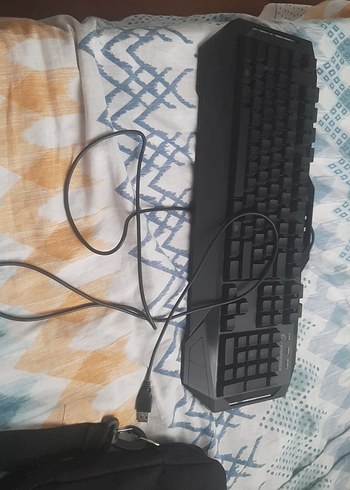 Mavi LED aydınlatmalı oyun klavyesi - Görsel 2