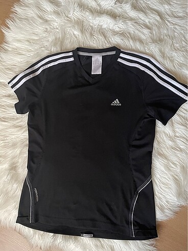 Adidas T-shirt