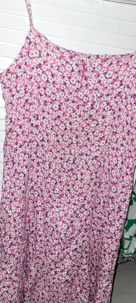 Pembe Çiçekli İnce Askılı Midi Elbise - Görsel 4