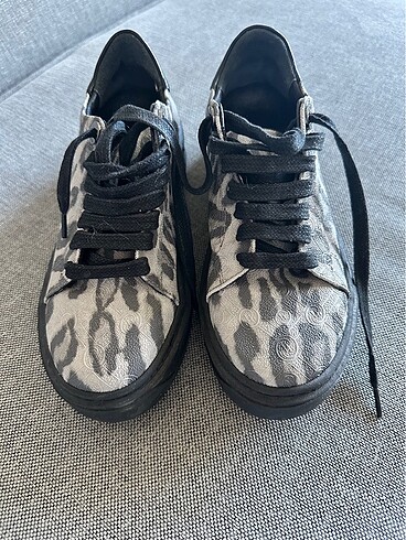 VAKKO deri gri leopar desenli sneaker