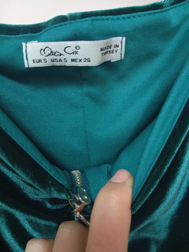 Drapeli V Yaka Parlak Yeşil Midi Elbise - Görsel 2