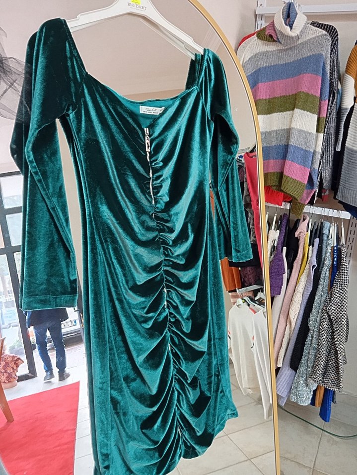 Drapeli V Yaka Parlak Yeşil Midi Elbise - Görsel 3