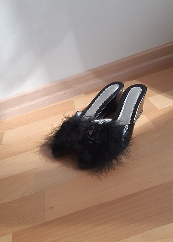 Siyah Kürklü Leopar Desenli Stiletto Terlik