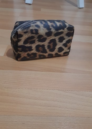 Kahverengi Leopar Desenli Deri Makyaj Çantası