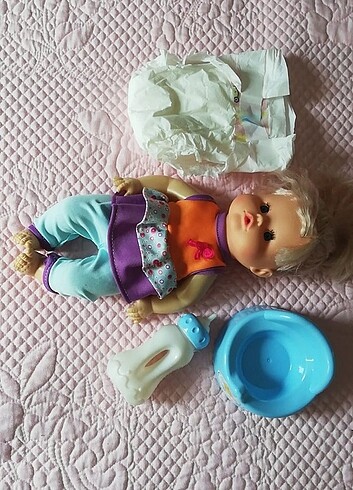 Altına yapan ve konuşan bebek