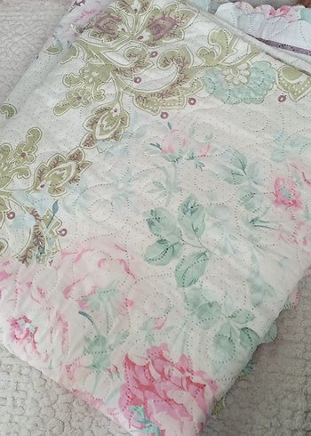 Pastel Çok Renkli Çiçek Desenli Yatak Örtüsü