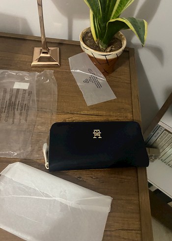 Tommy Hilfiger Tommy hilfiger Deri Fermuarlı Siyah Kadın Cüzdanı
